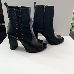 Vince Camuto Hoda Open Toe heeled Black Faux Leather Ankle Booties 7.5M